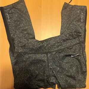 Like New Dri-Fit Nike Capri Leggings